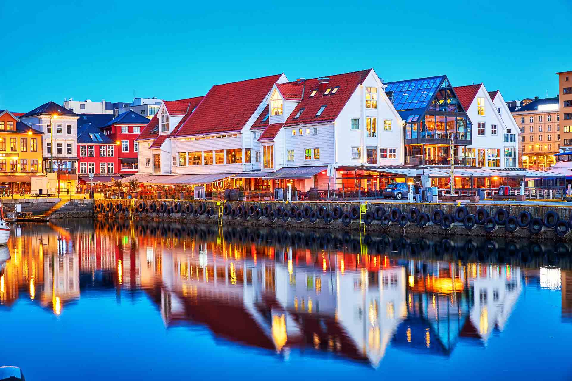 shutterstock_2154592347_lwres Bryggen old pier witn reflection at dusk in Bergen, Norway