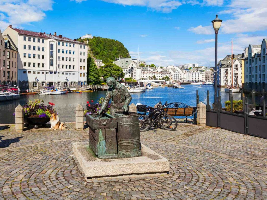 Sildekona the herring woman monument in Alesund city centre. Alesund is a town and municipality in More og Romsdal county, Norway